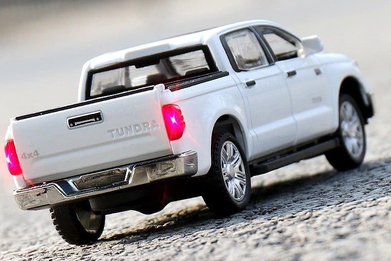 1/32 TOYOTA Tundra TRD